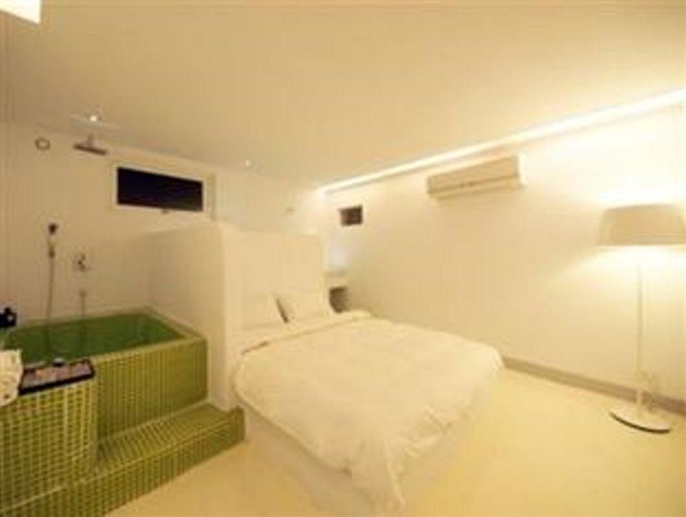 Kenting The House Bed and Breakfast Shanjiao Eksteriør billede